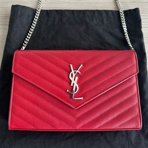 SAINT LAURENT CLASSIC CASSANDRE CHAIN WALLET IN GRAIN DE POUDRE LEATHER
